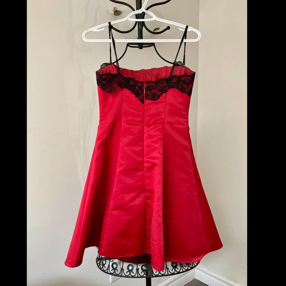 Little red dress - Picture 2 of 3